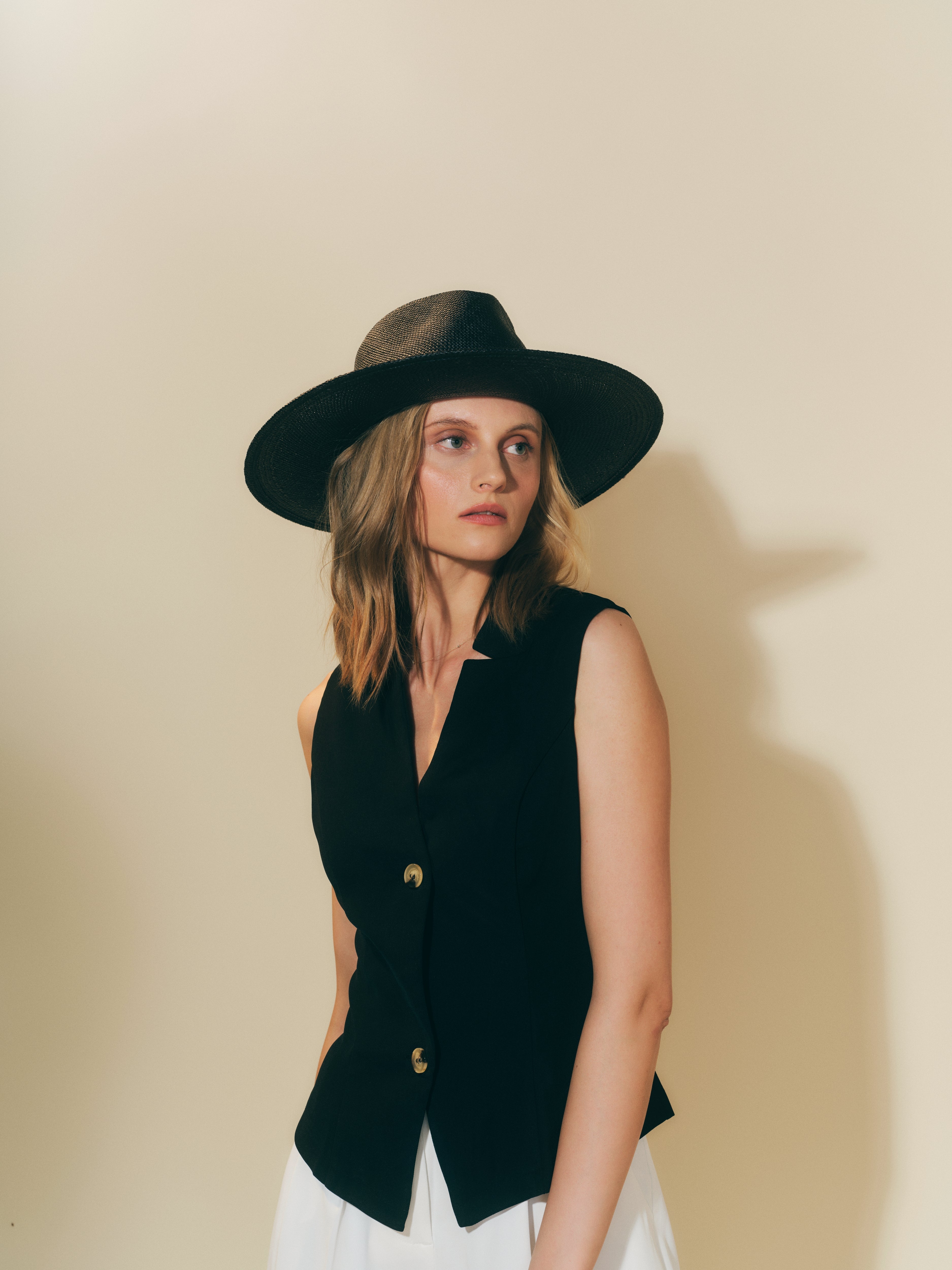 Straw Teardrop Hat - Black w/ Feather Ribbon Trim