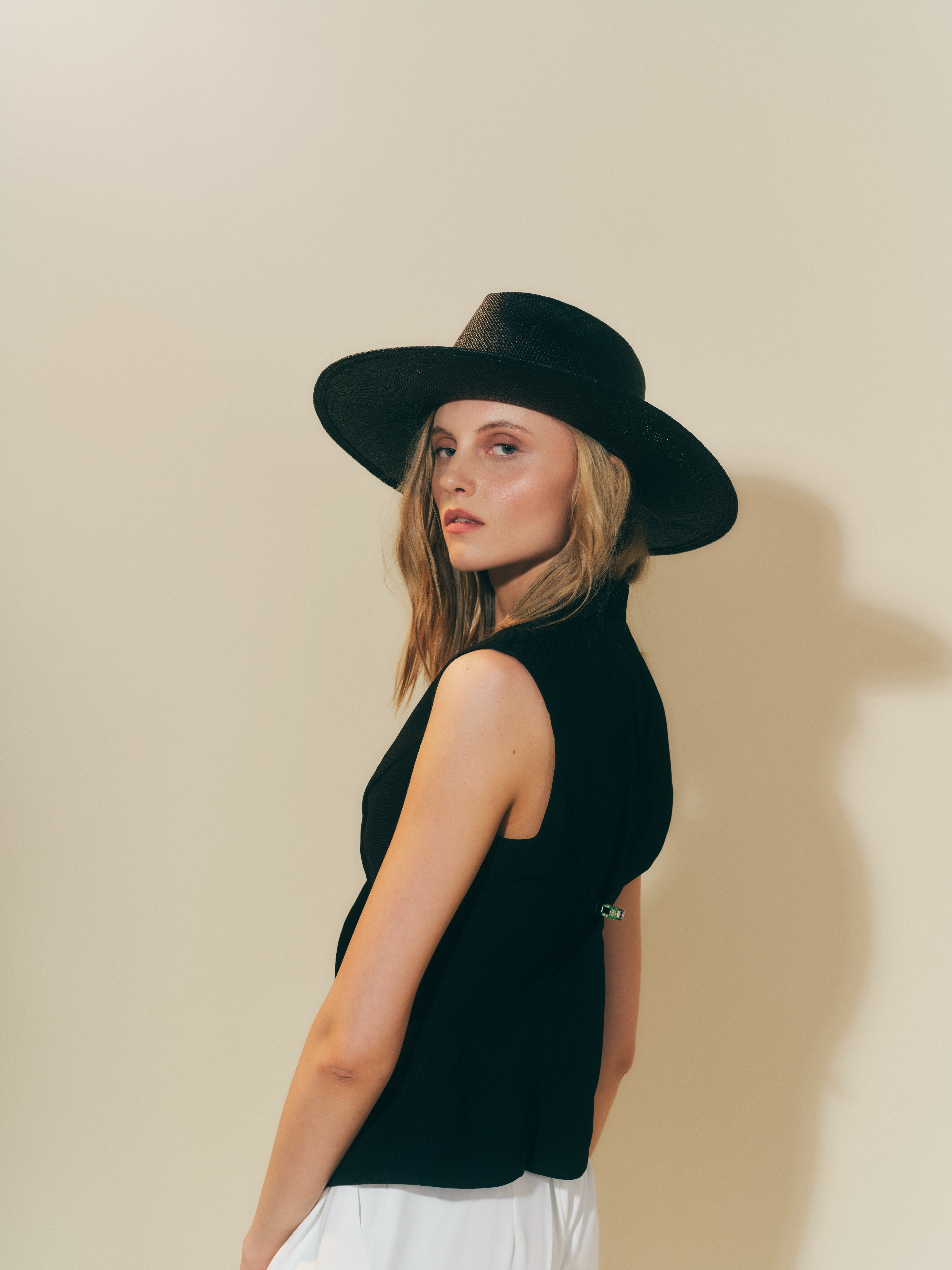 Straw Teardrop Hat - Black w/ Feather Ribbon Trim