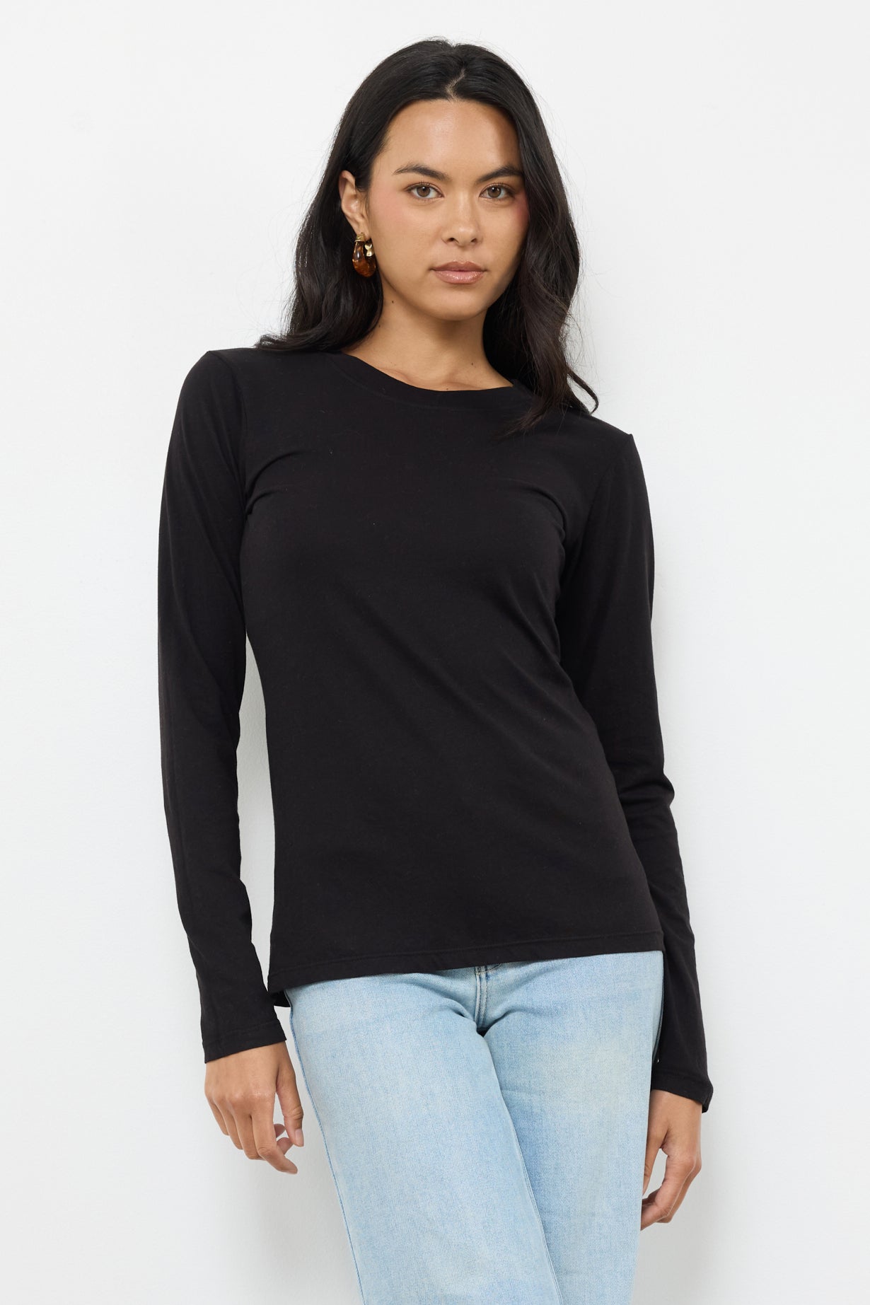 Basic Standard Long Sleeve Tee