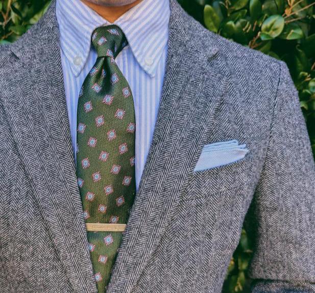 Handmade Ardsley Olive Tossed Square Tie - Silk/Wool