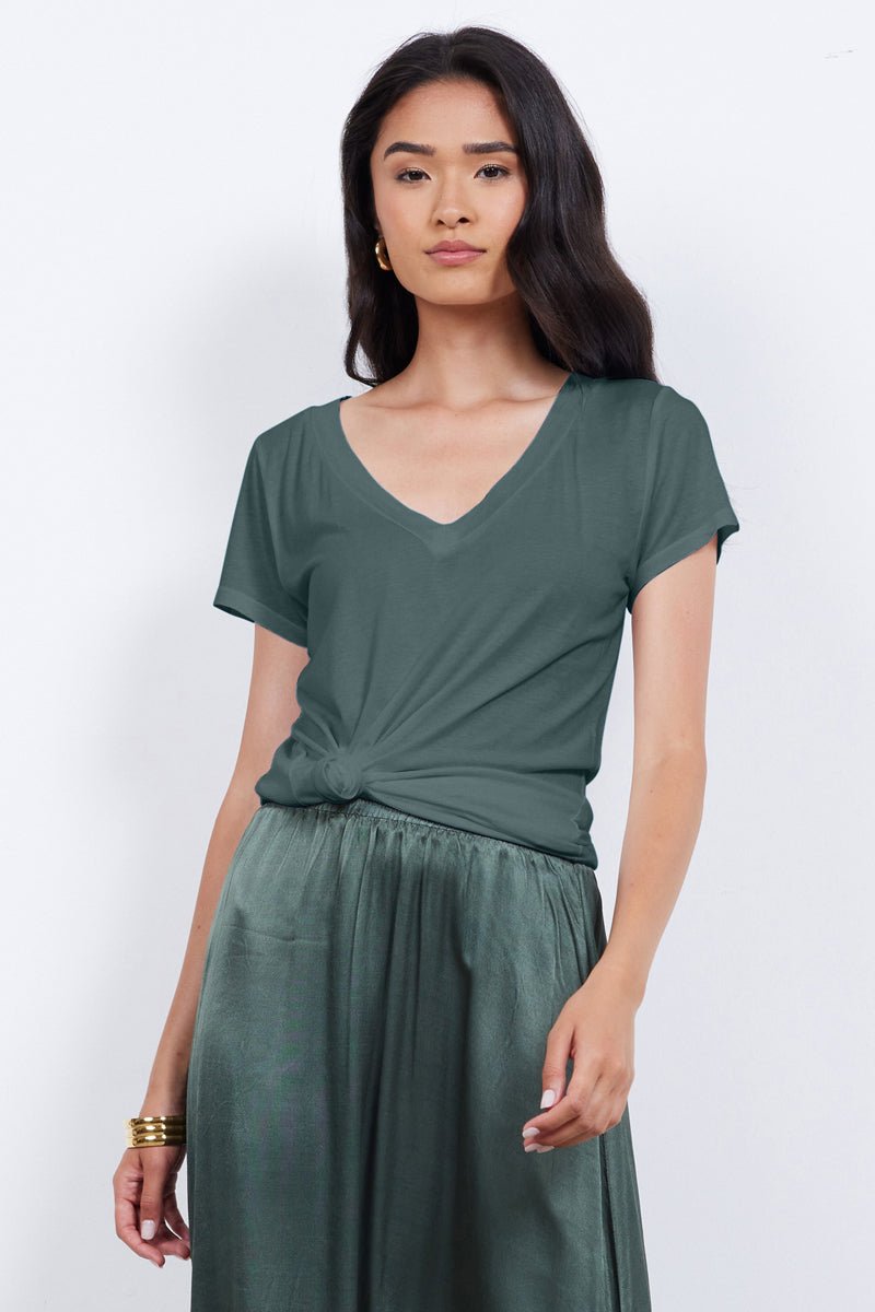 Low V-Neck Boyfriend Lightweight Tee