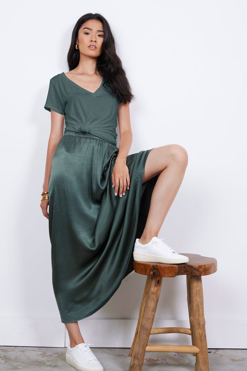Low V-Neck Boyfriend Lightweight Tee