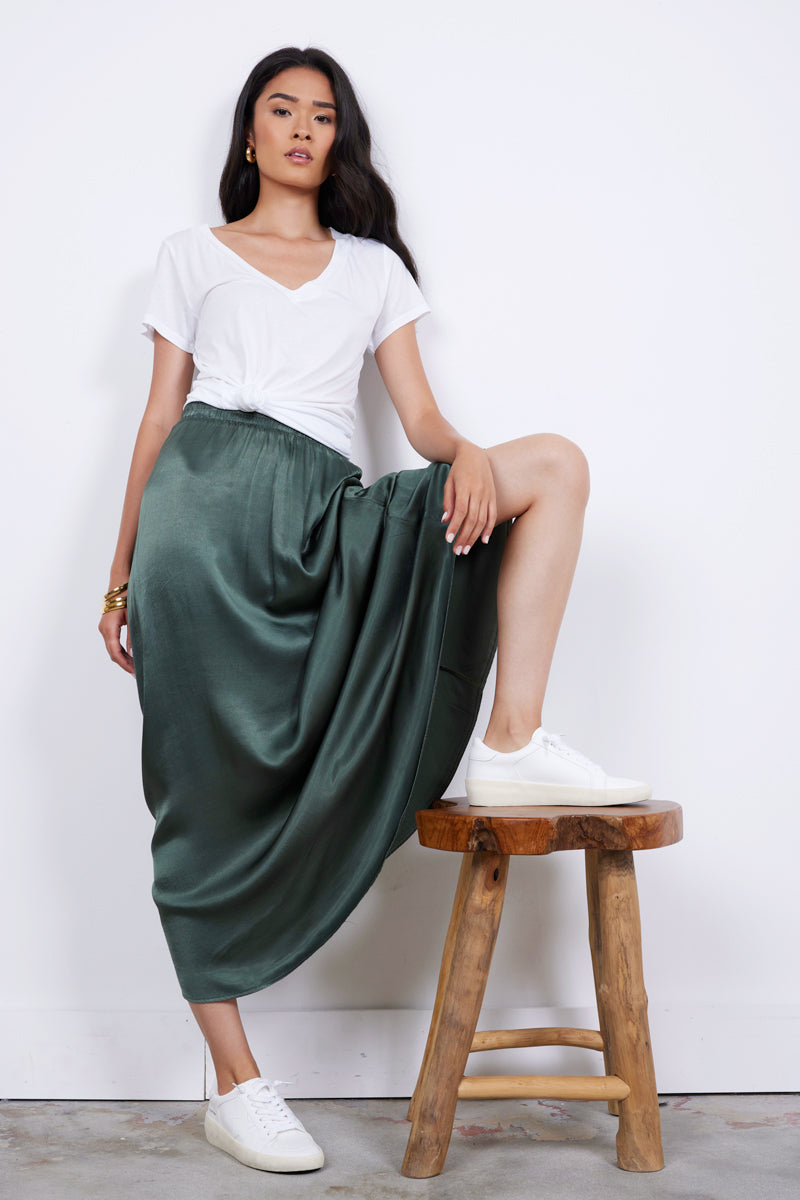 Low V-Neck Boyfriend Lightweight Tee