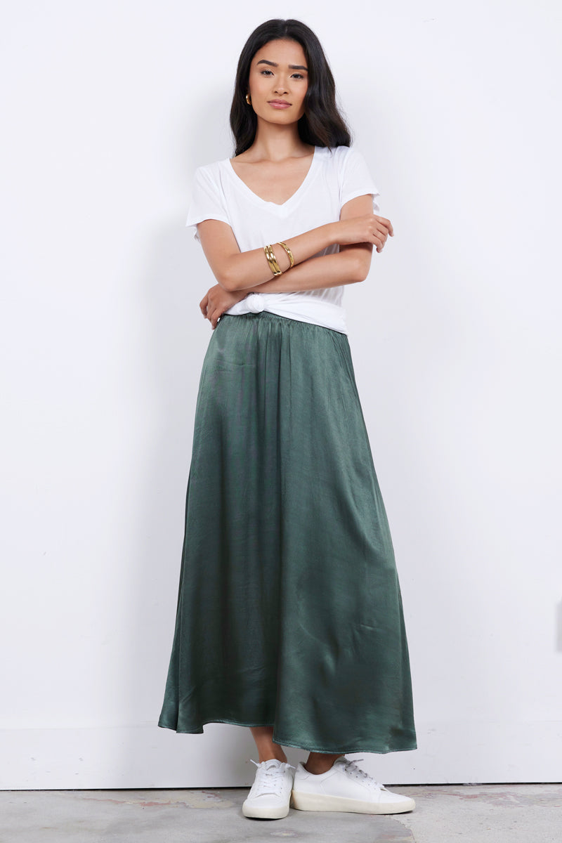 Low V-Neck Boyfriend Lightweight Tee