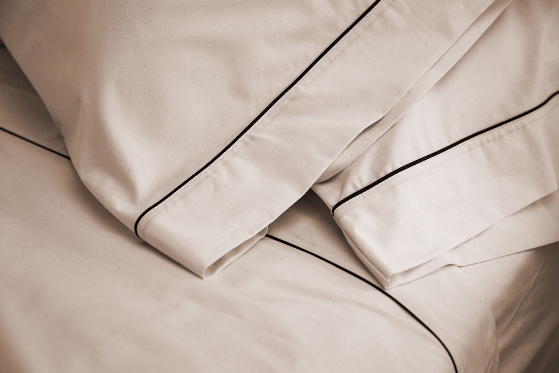 USA Cotton Sheet Set - Classic Piping Design