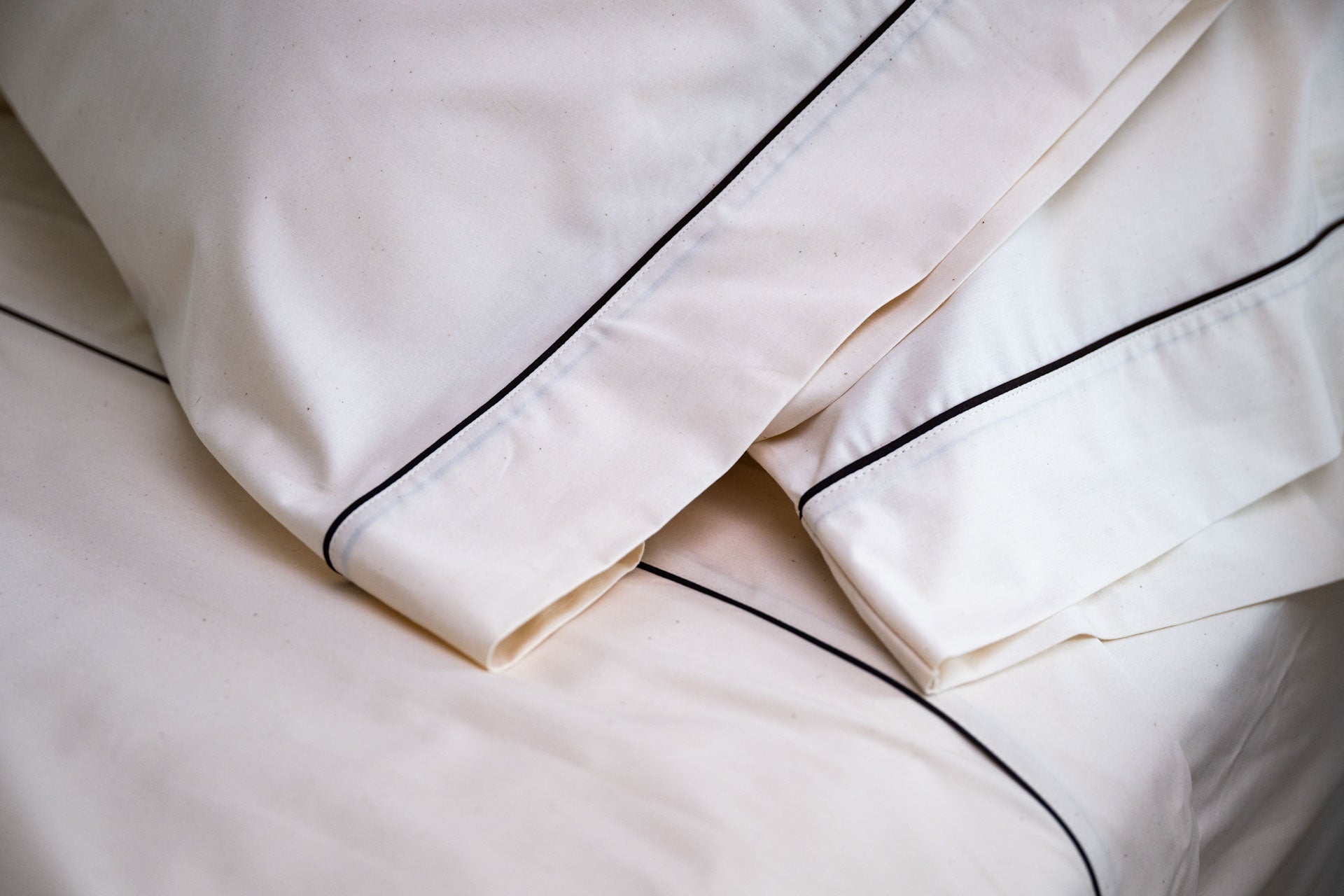 USA Cotton Sheet Set - Classic Piping Design