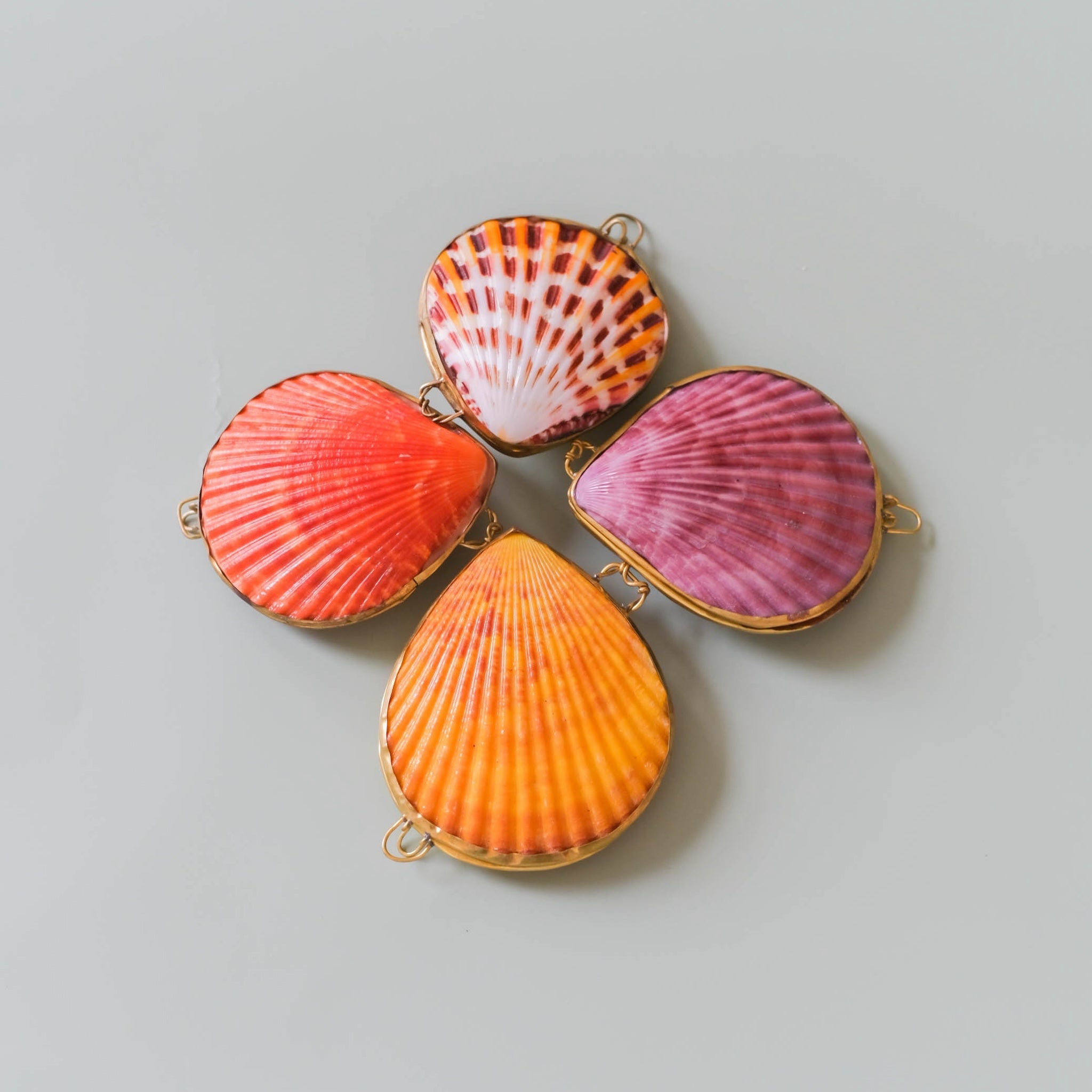 Geranium & Vetiver Perfume In Seashell Compact