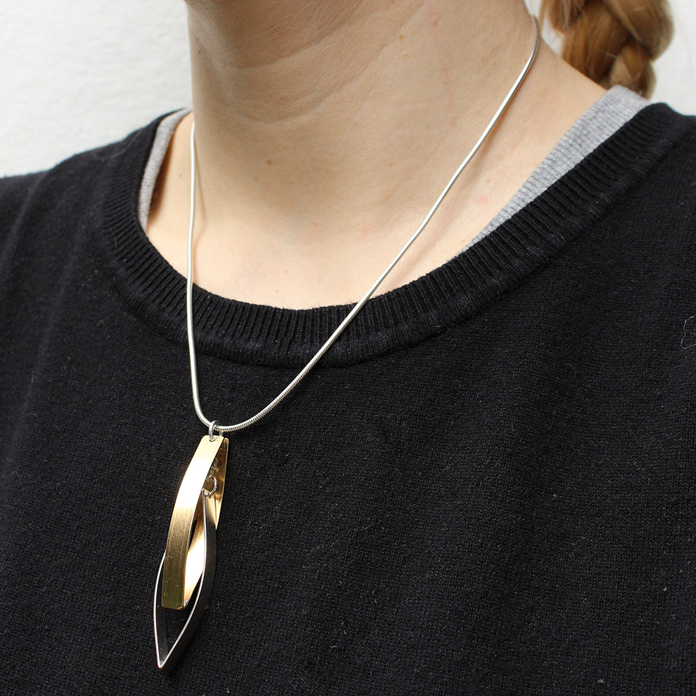 Interlocking Pointed Ribbon Hoop Necklace