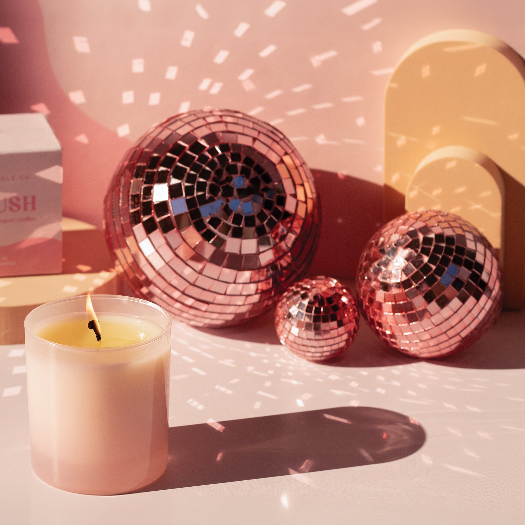 Blush 9 oz. Hue Candle - Campari Chiffon