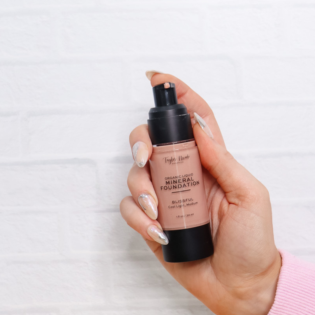 Organic Liquid Mineral Foundation - Oil-Free, Lightweight