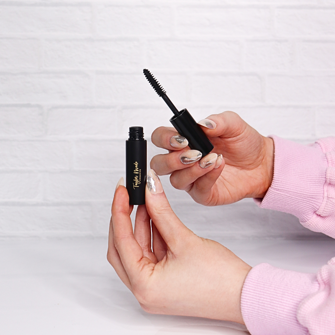 Voluminous Lash-Growth Mascara - Curl and Lift Formula