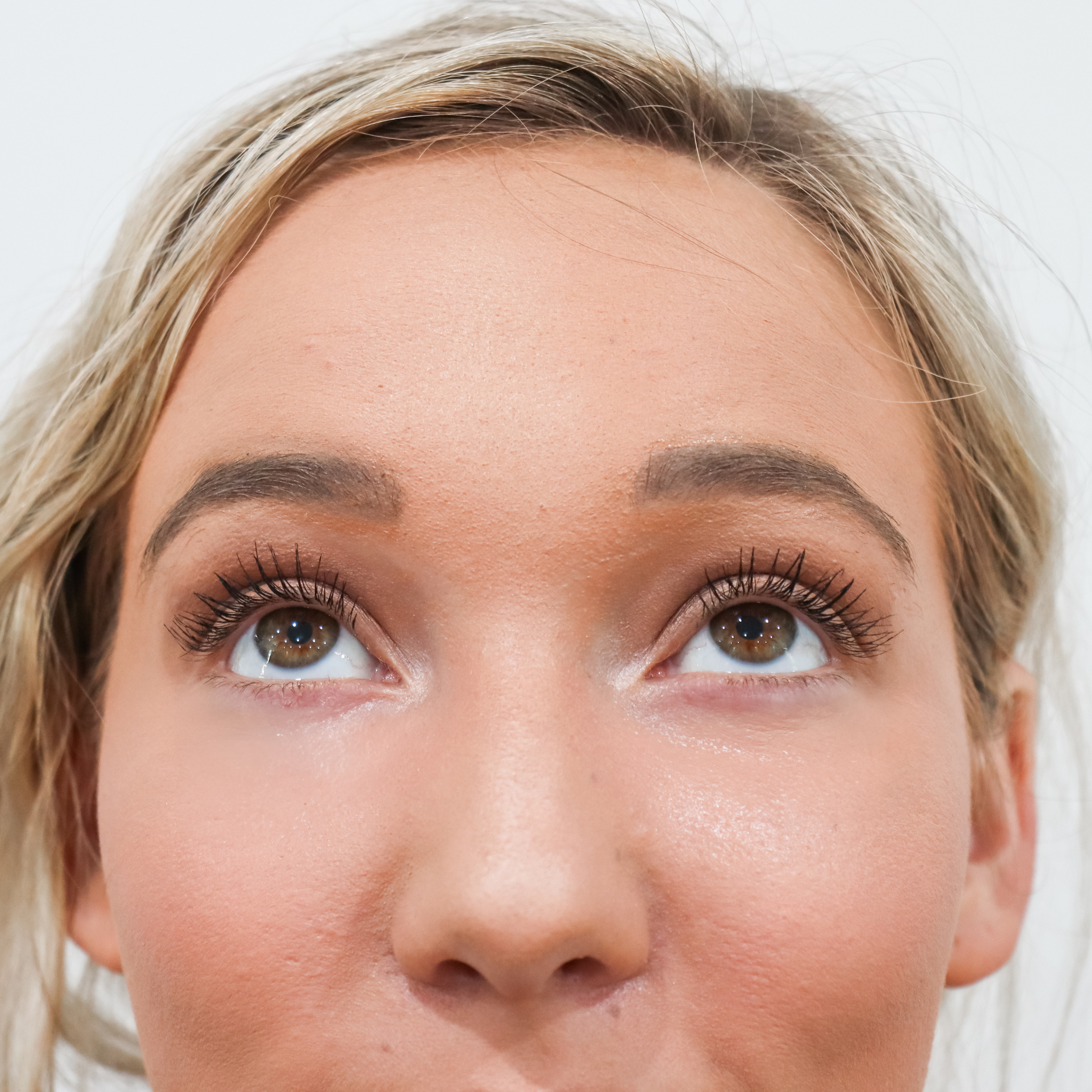 Voluminous Lash-Growth Mascara - Curl and Lift Formula